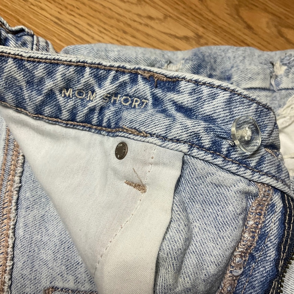 American Eagle Strigid Mom Shorts Womens 14 Light Wash Denim High Rise - Picture 3 of 9